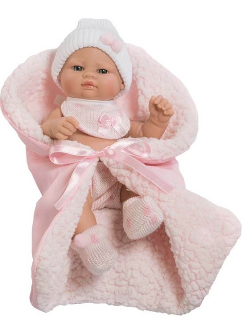 Mini Neugeborenes mit Lätzchen und rosa Decke in der Tasche