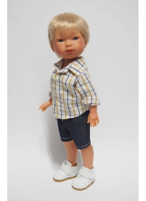Nylo With Short Jeans And Plaid Shirt 28 cm