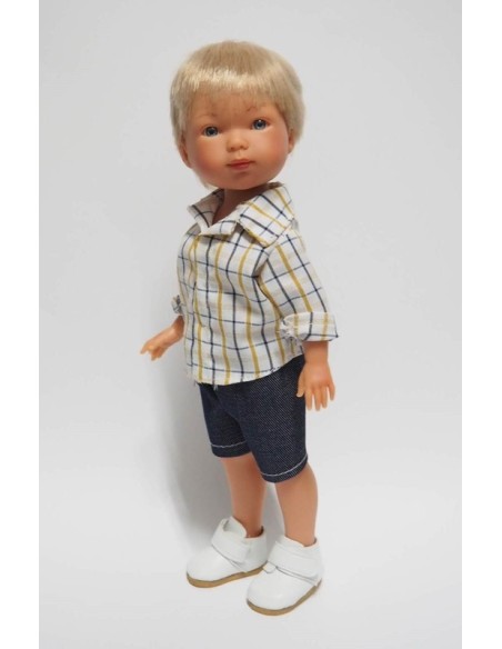 Nylo With Short Jeans And Plaid Shirt 28 cm
