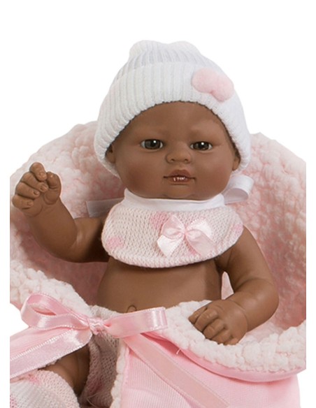 Mini nouveau-né noir avec bavoir et couverture rose dans un sac