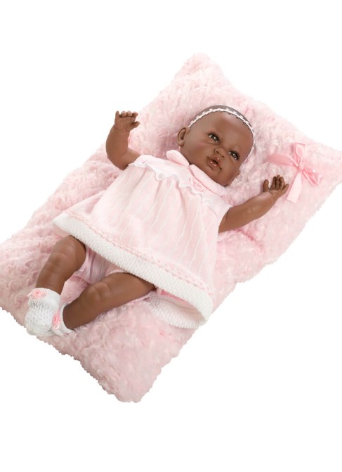 Sara nouveau-né noir avec robe rose et coussin en étui
