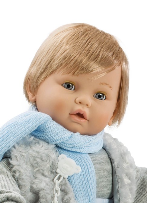 Crying Sweet Baby avec gilet gris dans un sac